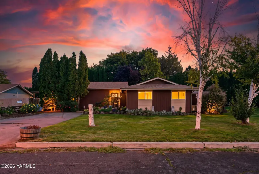 1407 S 35th, Yakima, WA 98902 - #2