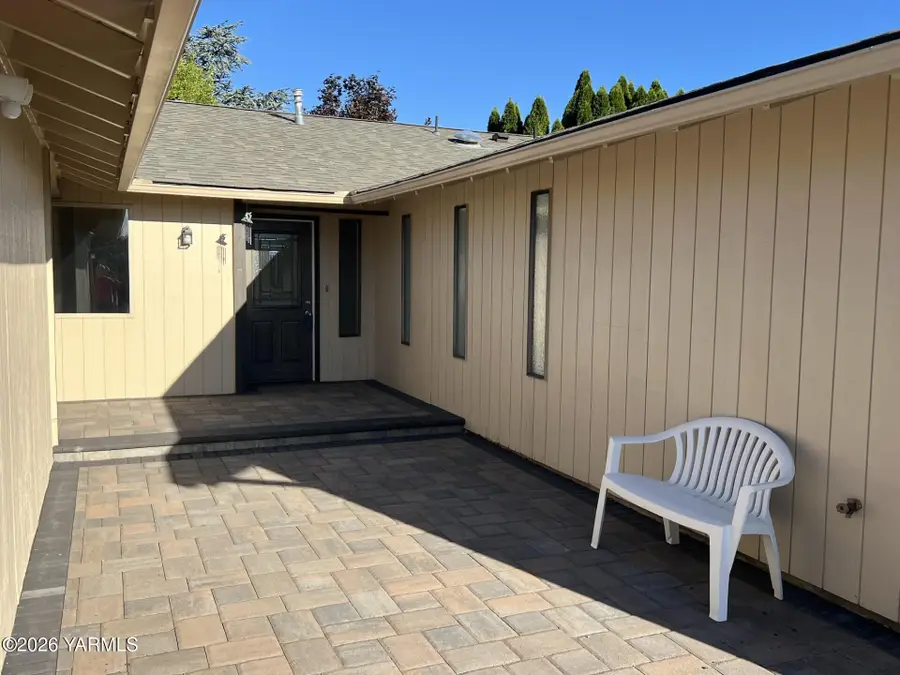 611 S 69th, Yakima, WA 98908 - #3