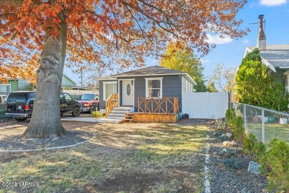 1204 S 10th, Yakima, WA 98902 - #1