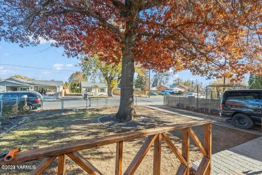 1204 S 10th, Yakima, WA 98902 - #2