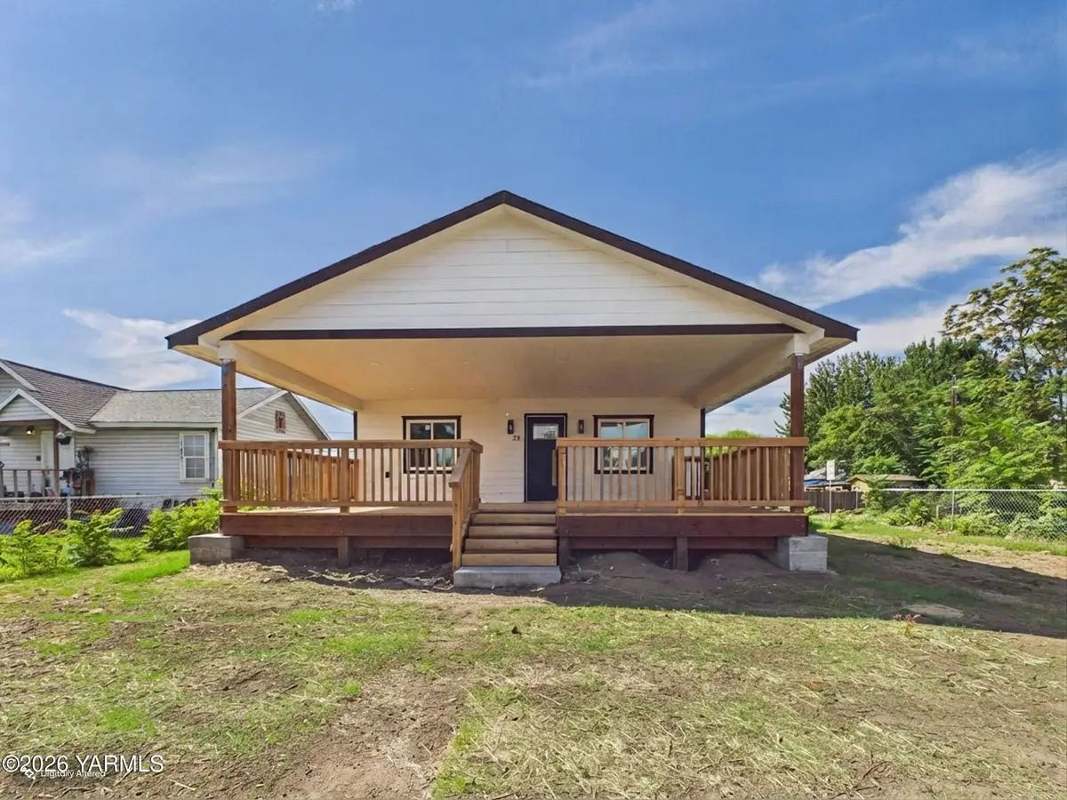 23 N H, Toppenish, WA 98948 - #1