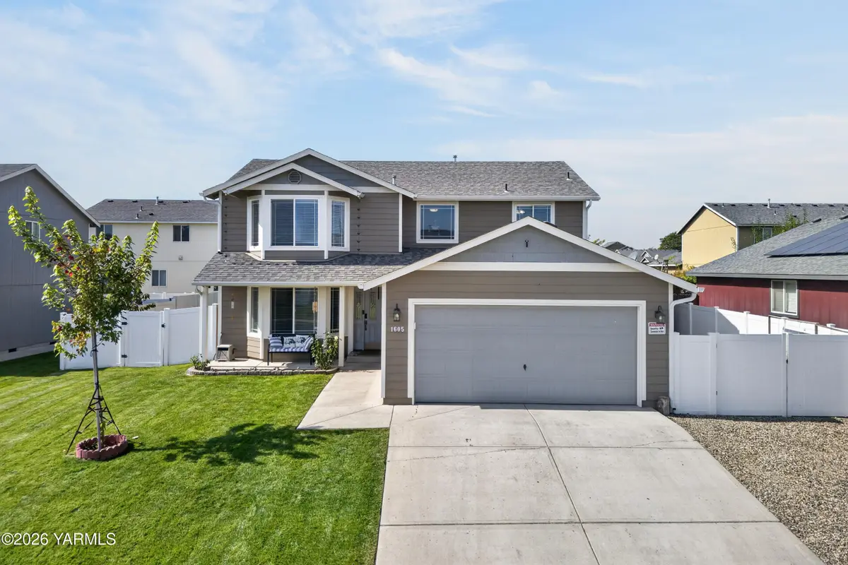 1605 S 14th, Sunnyside, WA 98944 - #1