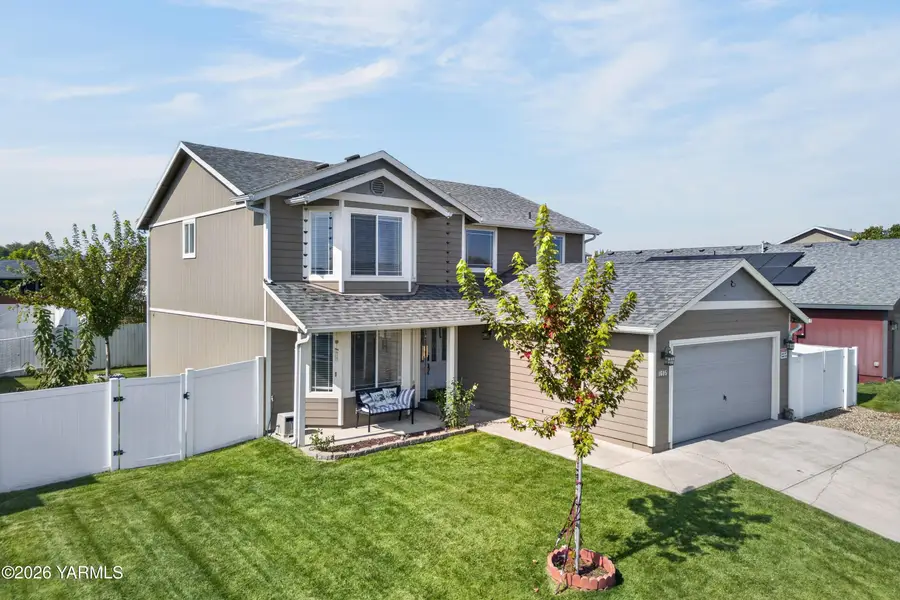 1605 S 14th, Sunnyside, WA 98944 - #2