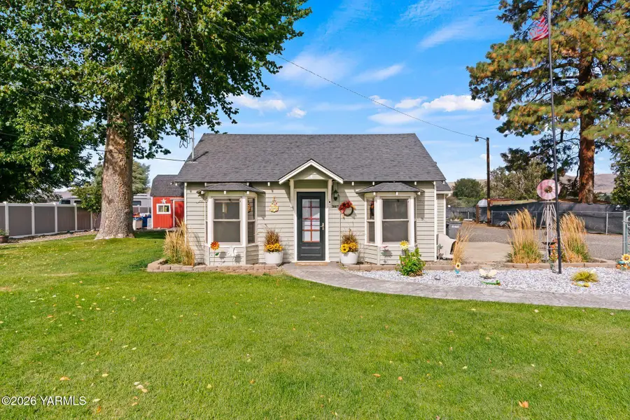 3807 W Birchfield, Yakima, WA 98901 - #2