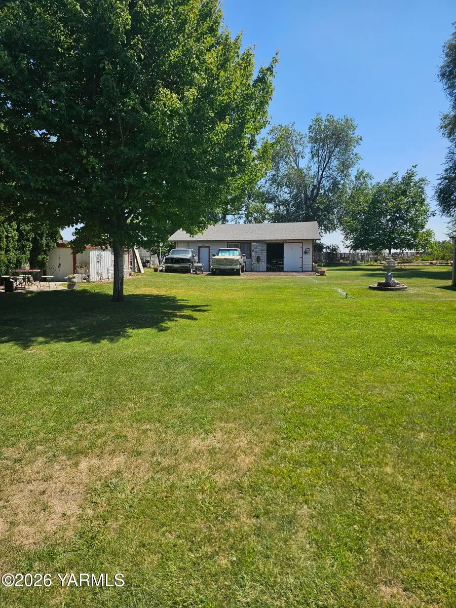 414 Mentzer, Granger, WA 98932 - #3