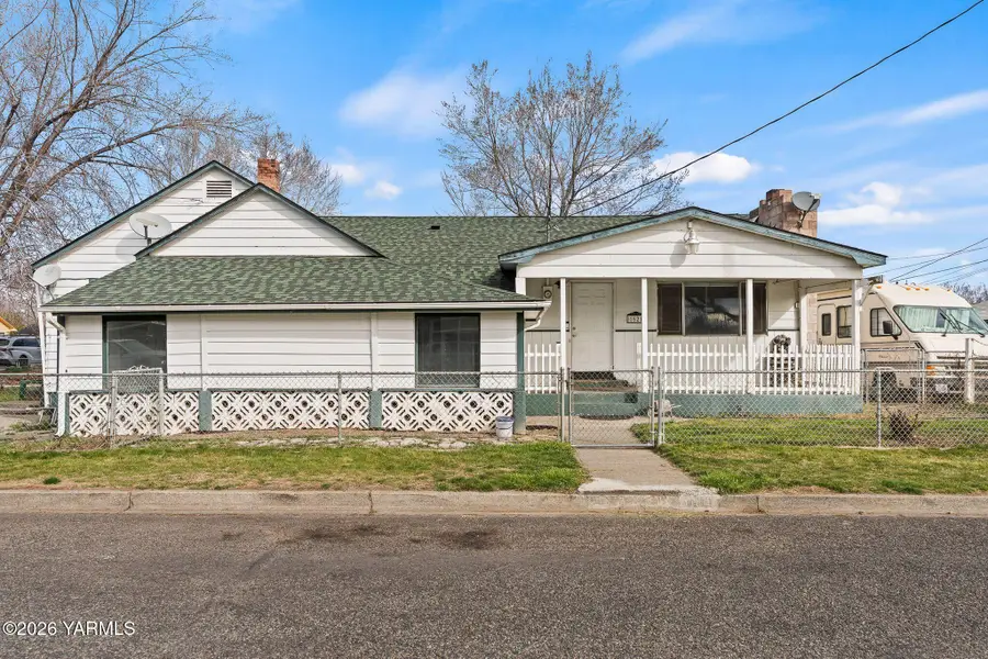 1521 Cornell, Yakima, WA 98902 - #2
