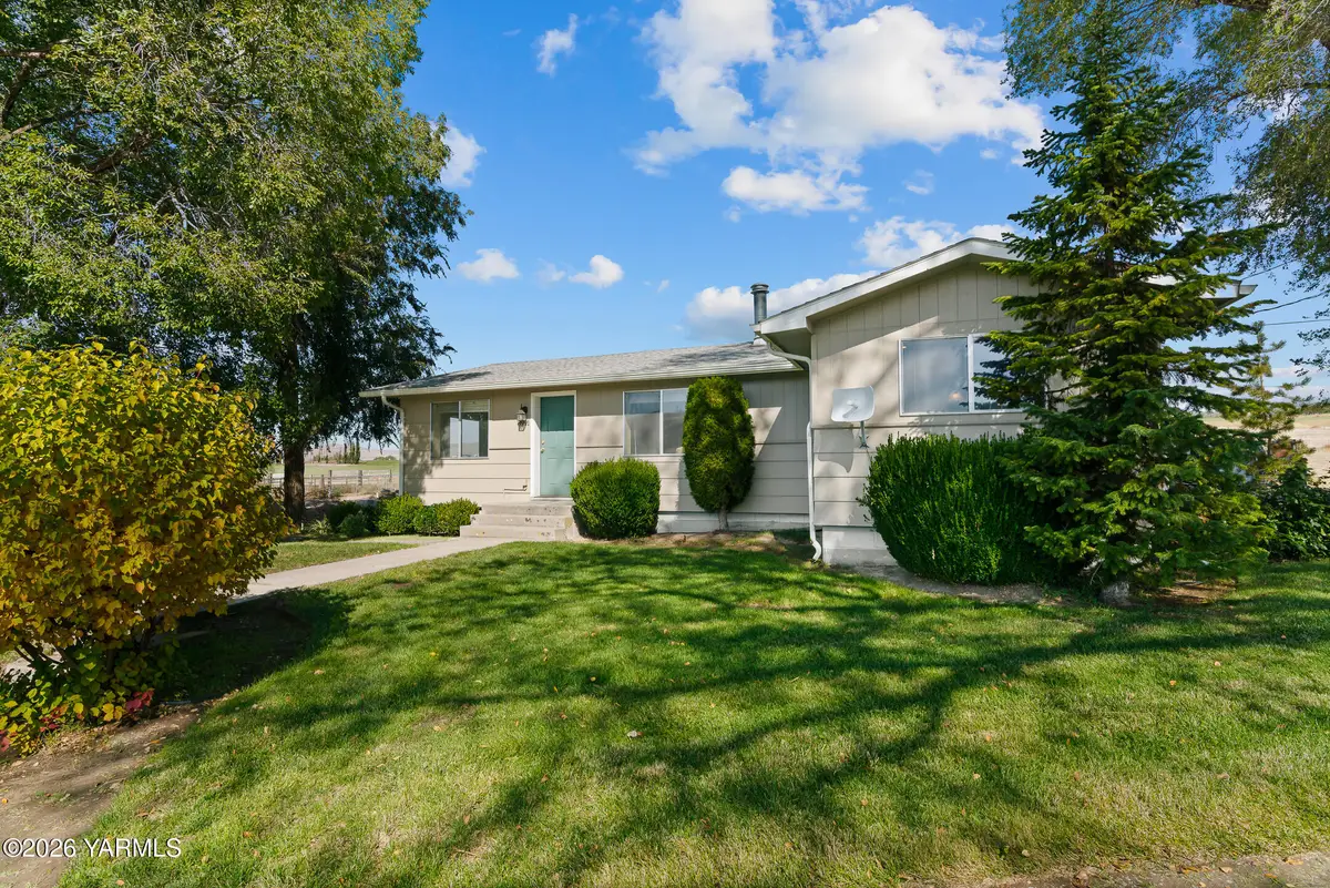 8991 State Route 24, Moxee, WA 98936 - #1