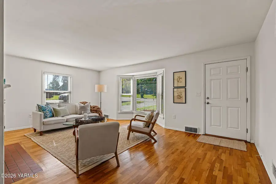 611 S 24th, Yakima, WA 98902 - #2