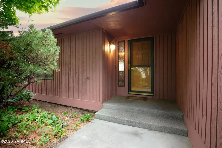 5802 Englewood, Yakima, WA 98908 - #2