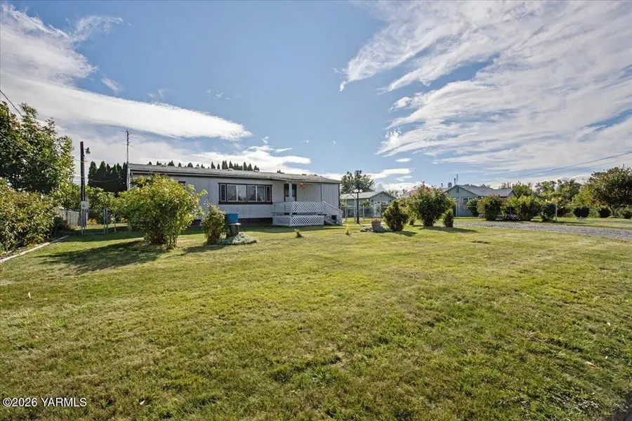 212 W First, Granger, WA 98932 - #3