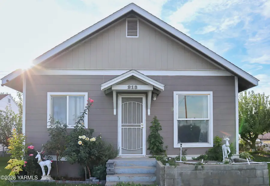 213 N E, Toppenish, WA 98948 - #3