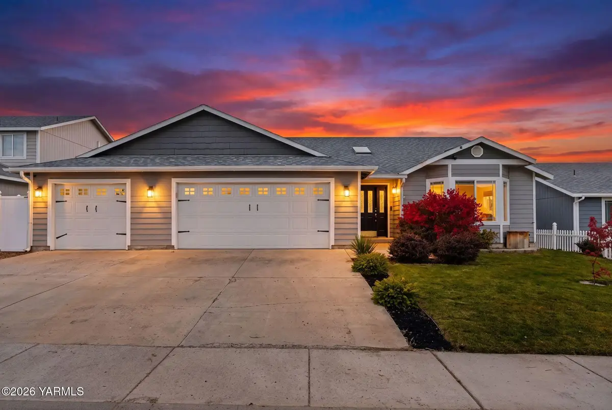 515 Mount Adams, Moxee, WA 98936 - #1