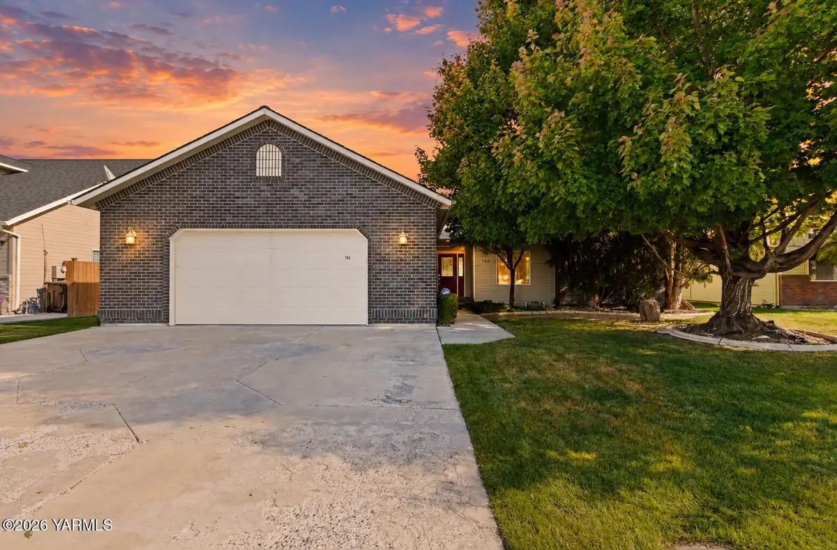 705 S 87th, Yakima, WA 98908 - #1