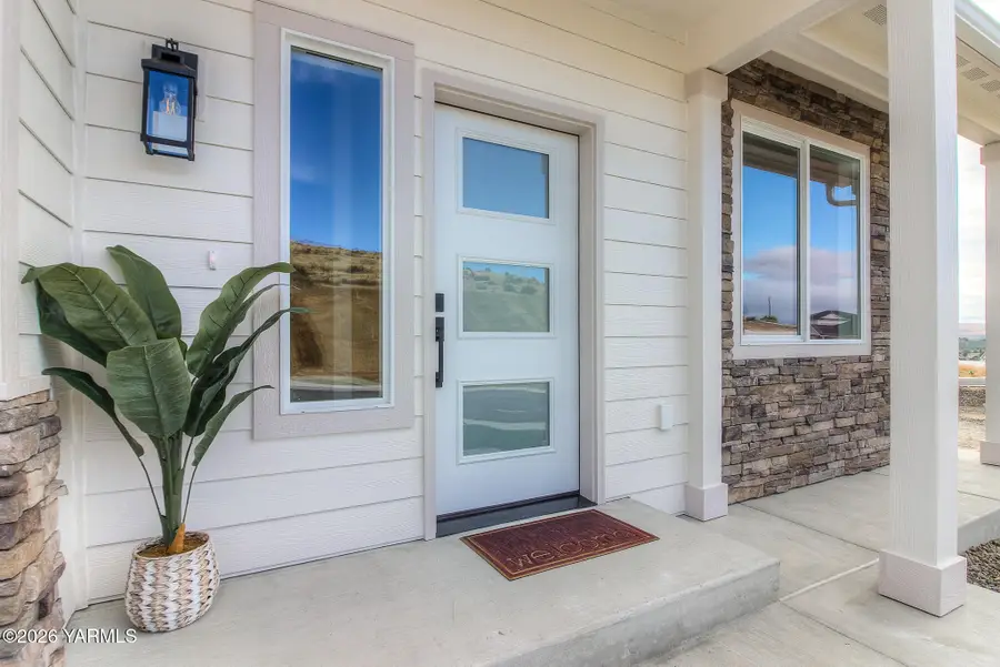 409 N 89th, Yakima, WA 98908 - #2