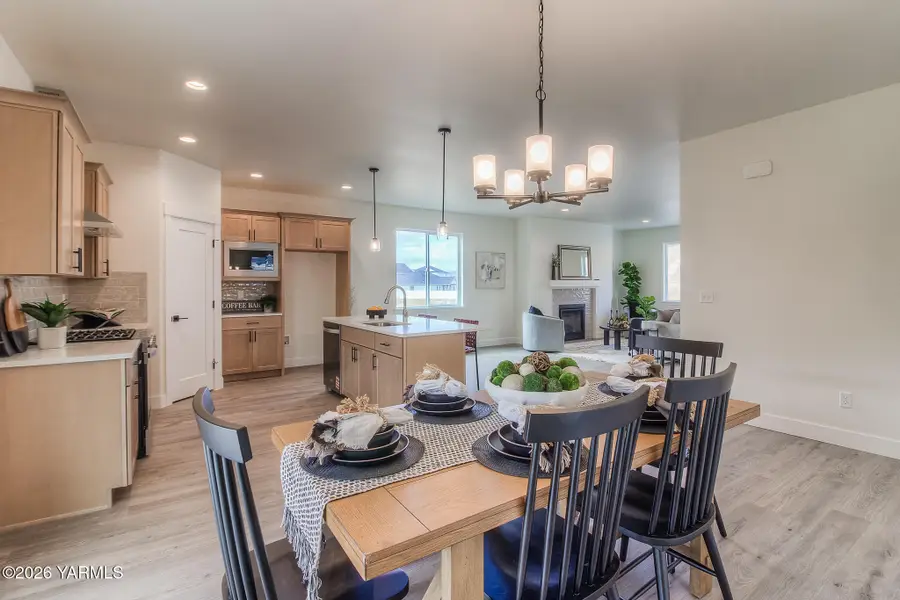 409 N 89th, Yakima, WA 98908 - #3