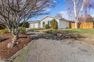 8801 Alpine Ct, Yakima, WA 98908