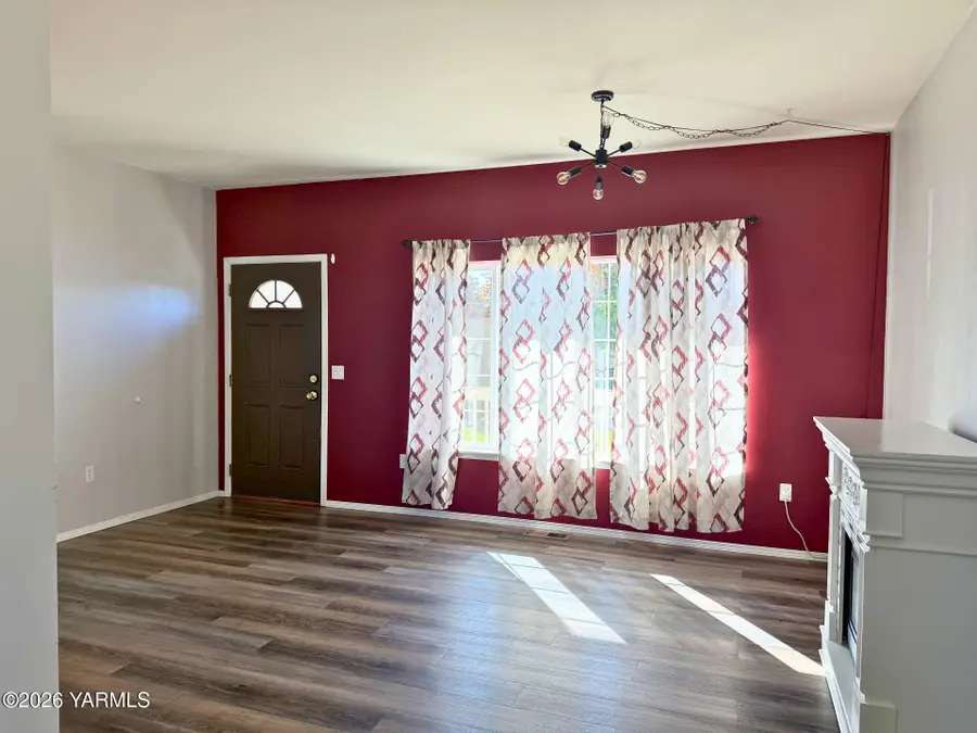 403 S 90th, Yakima, WA 98908 - #3