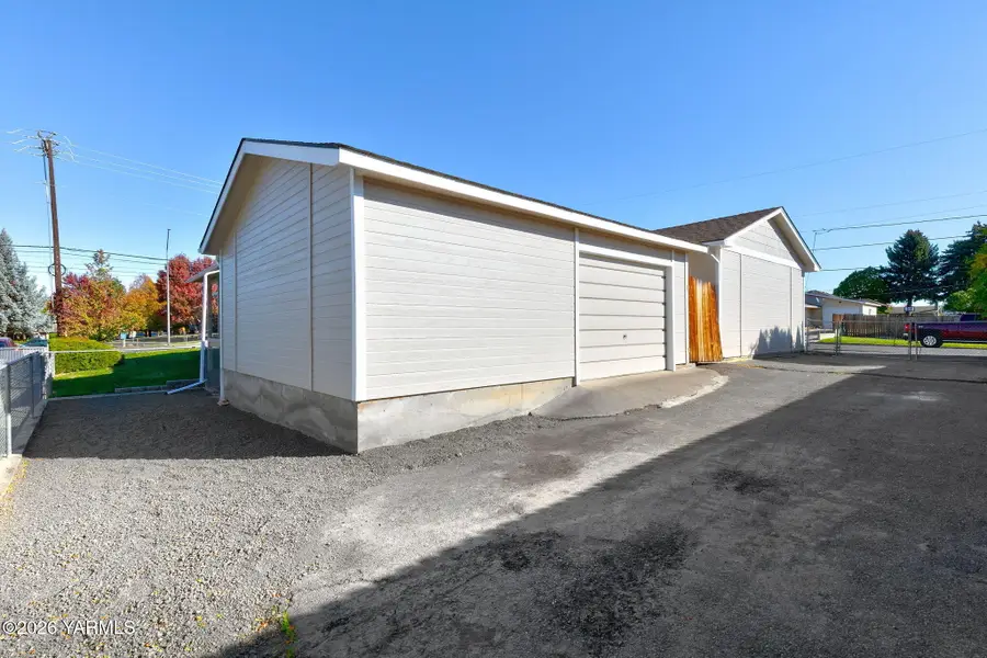 608 S 71st, Yakima, WA 98908 - #3
