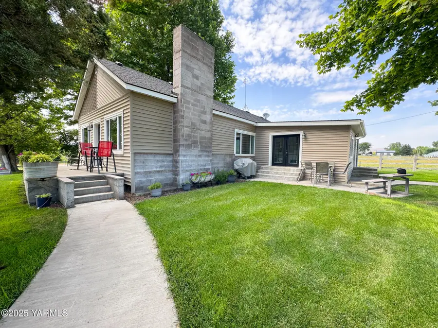 2060 Cemetery Rd, Sunnyside, WA 98944 - #2