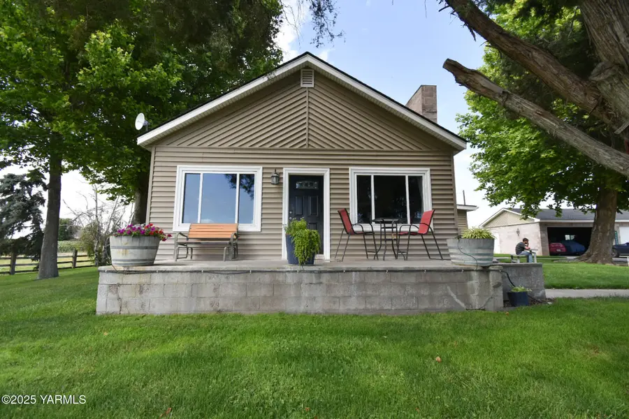 2060 Cemetery Rd, Sunnyside, WA 98944 - #3
