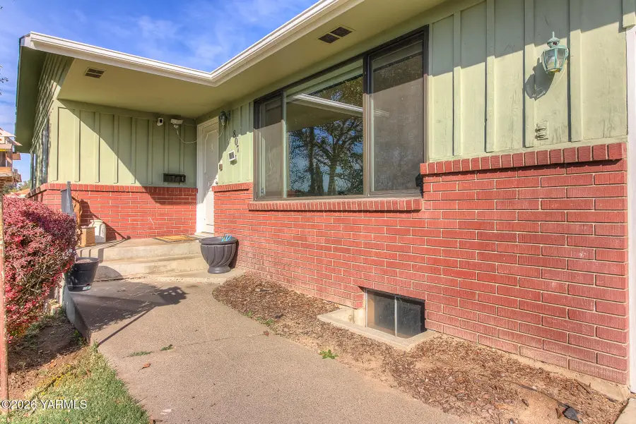 807 S 35th, Yakima, WA 98902 - #2