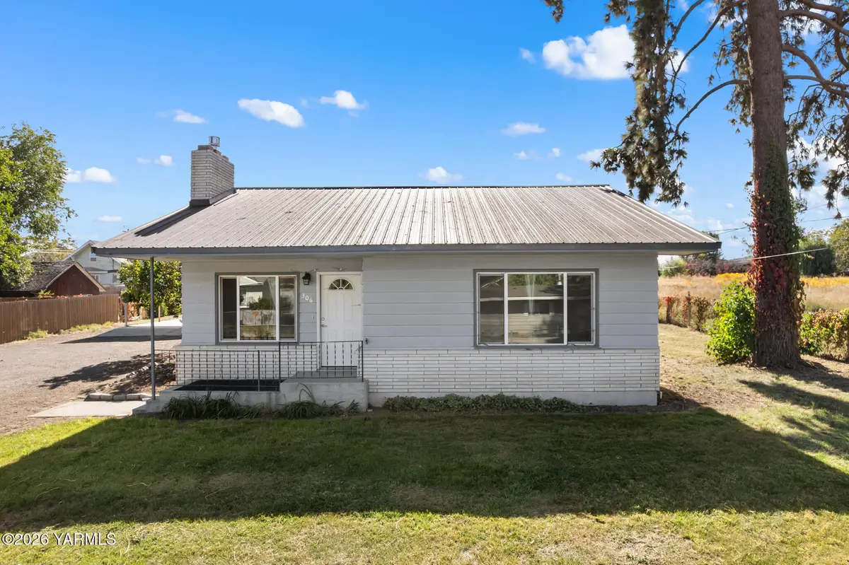 306 Nicka, Grandview, WA 98930 - #1