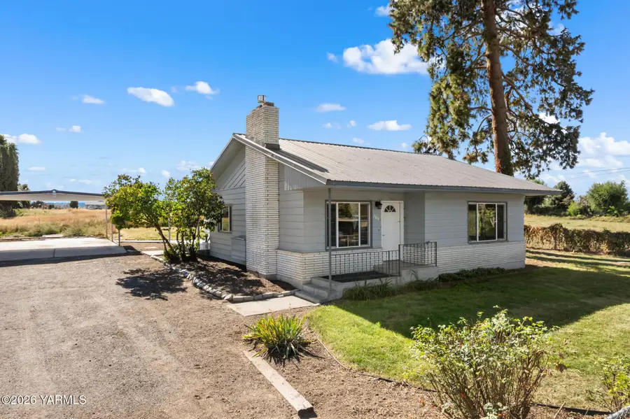 306 Nicka, Grandview, WA 98930 - #2