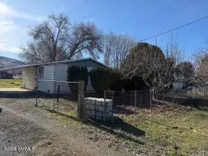 3204 Ahtanum Rd, Yakima, WA 98903