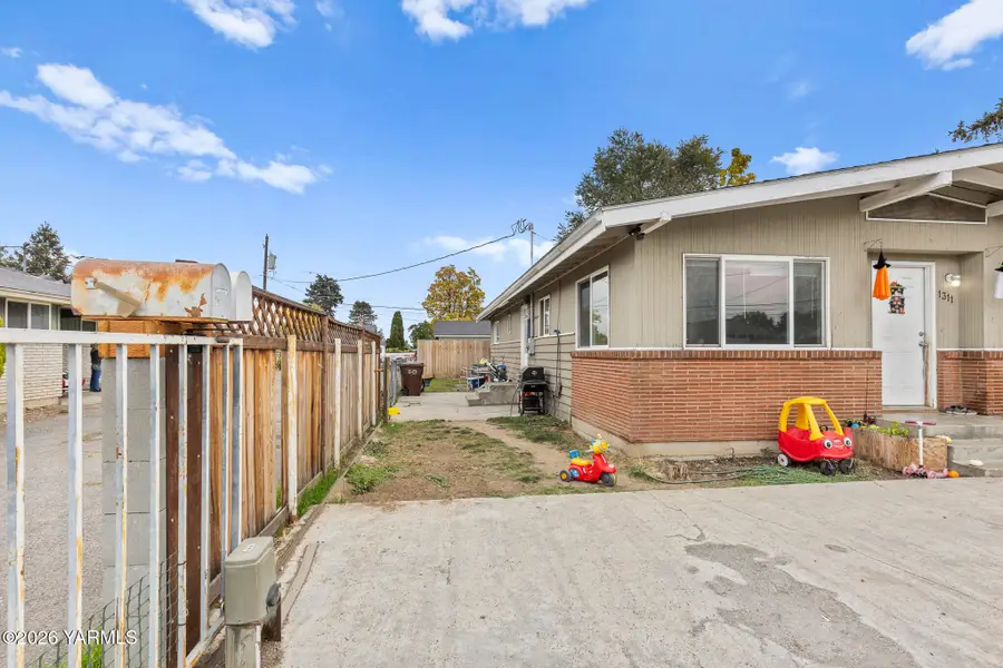 1311 S 3rd, Yakima, WA 98901 - #2