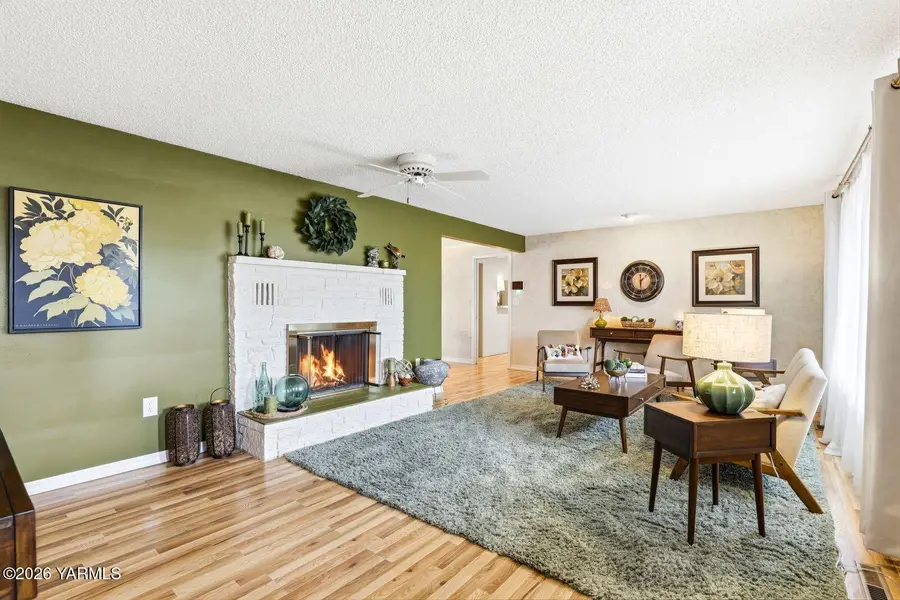 212 S 46th, Yakima, WA 98908 - #3