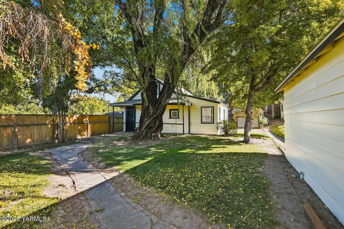 201 N 32nd, Yakima, WA 98902 - #1