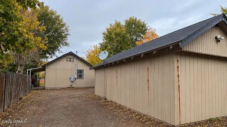 705 S 12th, Yakima, WA 98902 - #2