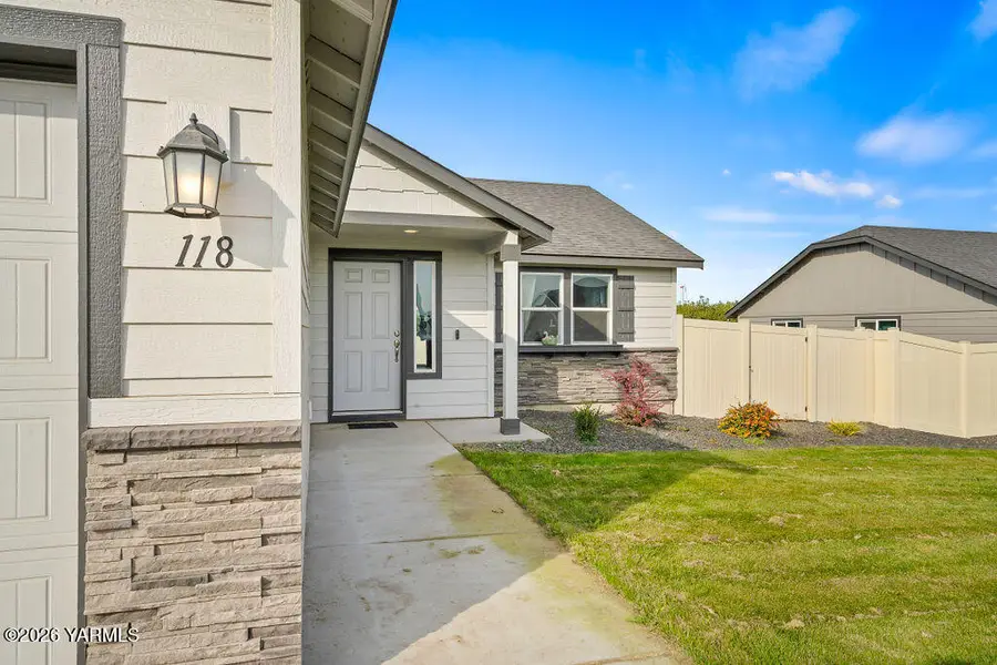 118 Bitters Lp, Grandview, WA 98930 - #2