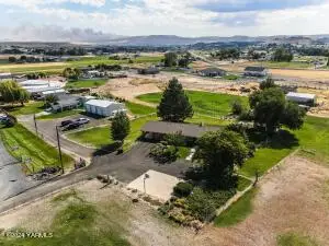 1390 Gibson Rd, Selah, WA 98942 - #1