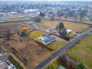 790 E Bonnieview Rd, Grandview, WA 98930 - #2