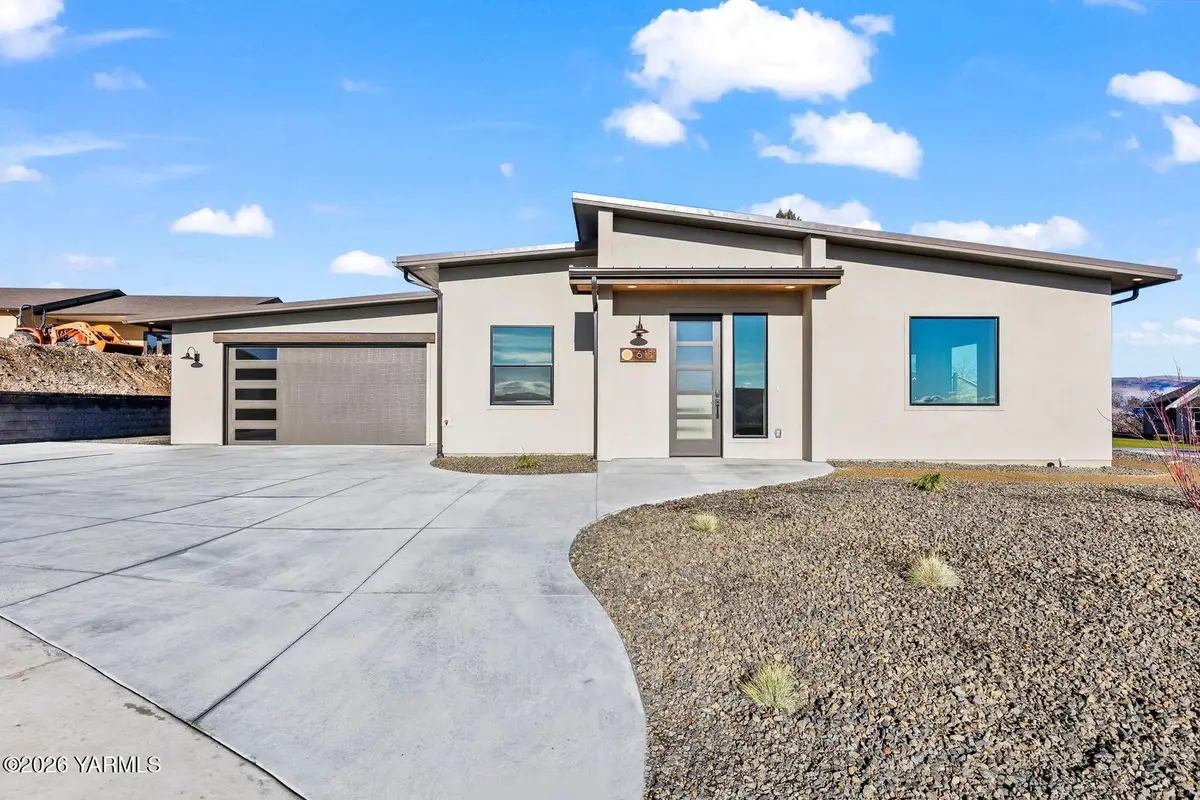 611 Vista Del Sol, Selah, WA 98942 - #1