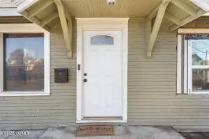 716 S 6th St, Sunnyside, WA 98944 - #3