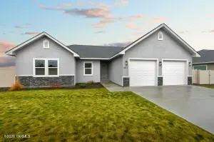 4611 W Larch Ave, Yakima, WA 98908 - #1