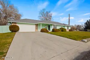 5301 Maui Pl, Yakima, WA 98908 - #2