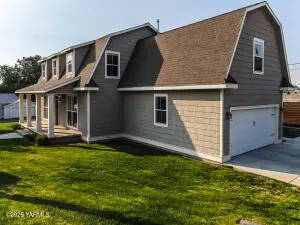 221 Fourth Ave, Zillah, WA 98953 - Image #2