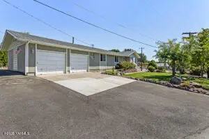 4601 Hillcrest Dr, Yakima, WA 98901 - #3