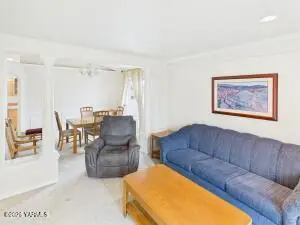 407 Concord St, Zillah, WA 98953 - #3