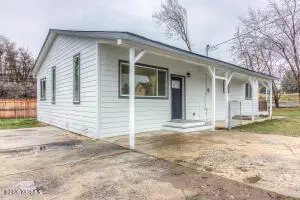 3503 Powerhouse Rd, Yakima, WA 98902 - #1