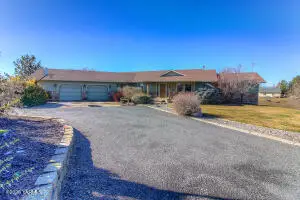 1352 Gilbert Rd, Zillah, WA 98953