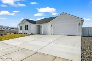 4601 W Oak Ave, Yakima, WA 98903 - #3