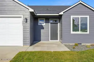 501 Amberly Ave Ave, Grandview, WA 98930 - #3