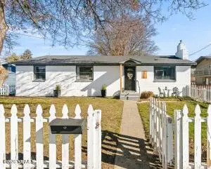 215 S 3rd St, Selah, WA 98942 - #1