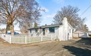 215 S 3rd St, Selah, WA 98942 - #2