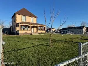 340 N 11th St, Sunnyside, WA 98944 - #2