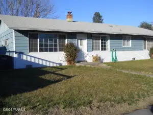 228/230 Nicolai Ave, Sunnyside, WA 98944